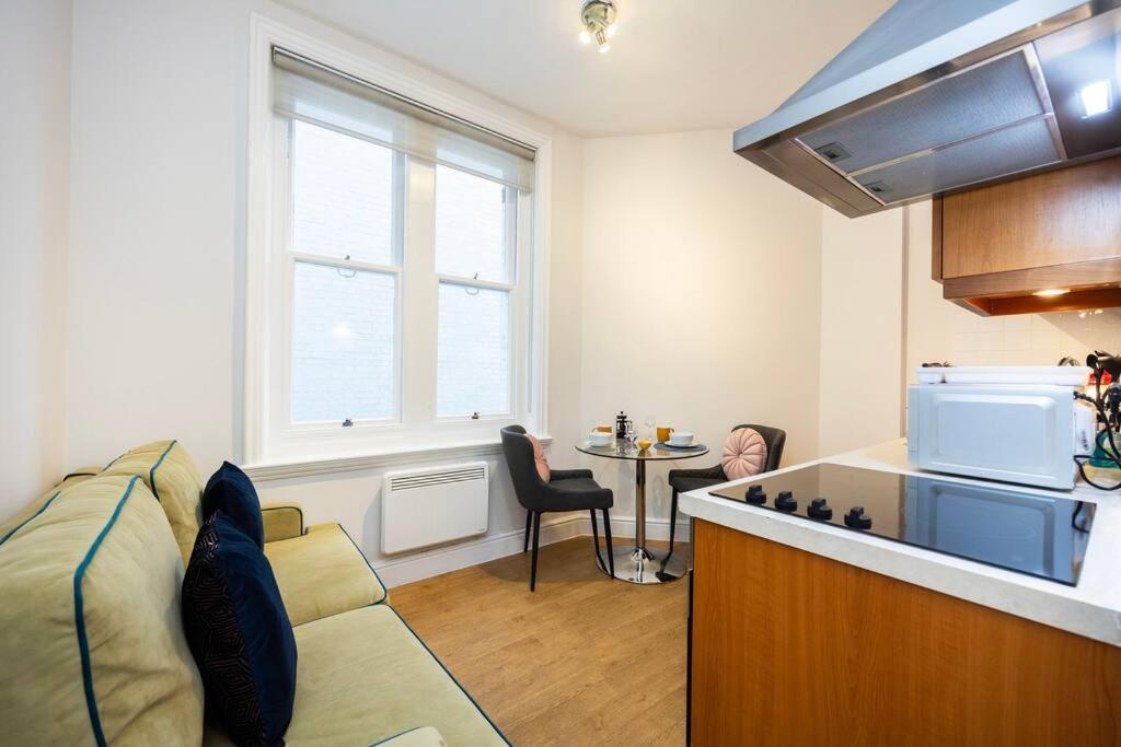 Stylish Studio In Leicester Square Londýn Exteriér fotografie